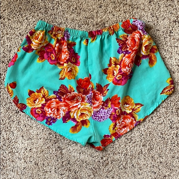 Floral shorts - Picture 2 of 4
